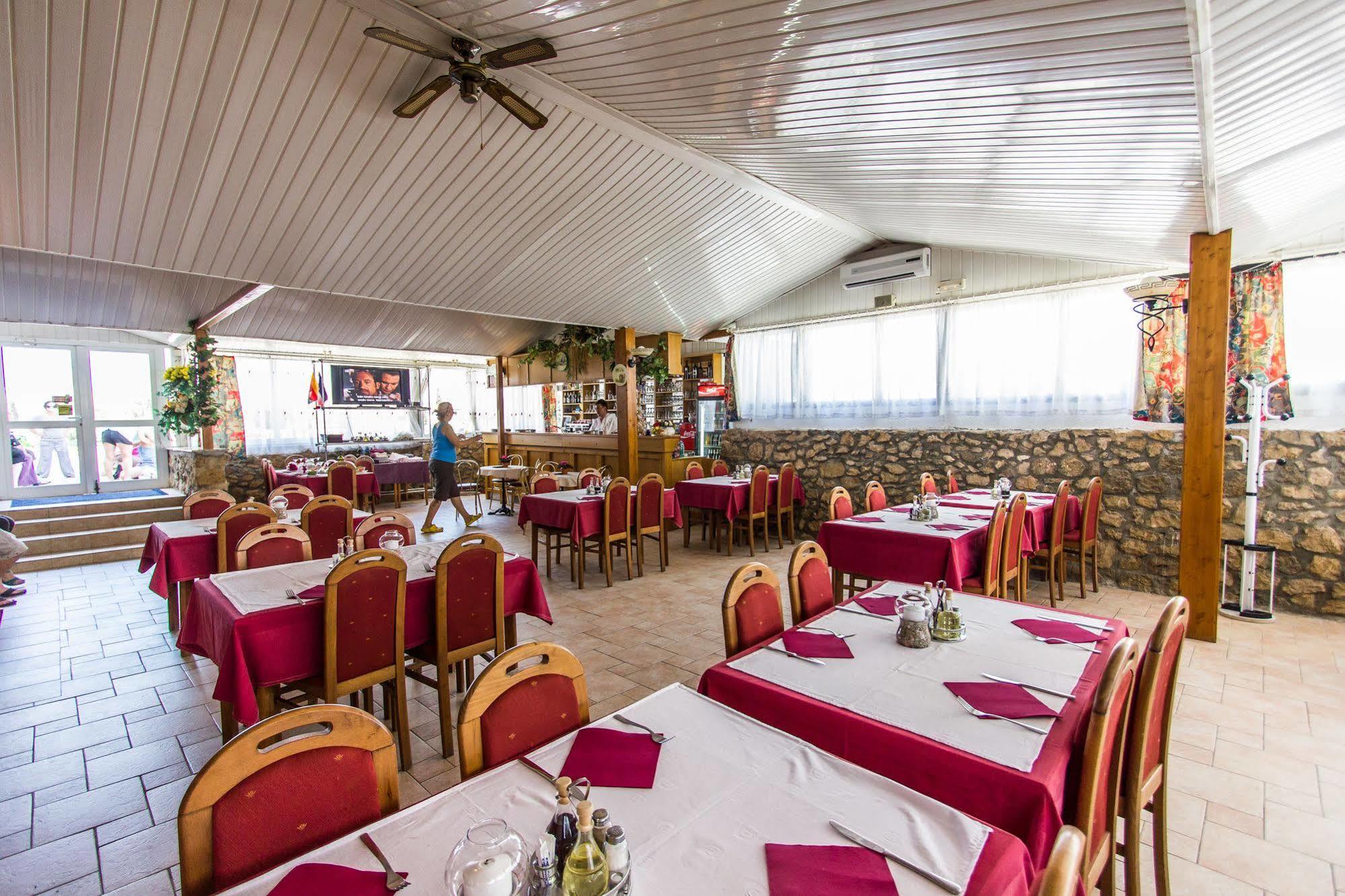 Hotel Omorika بونات المظهر الخارجي الصورة