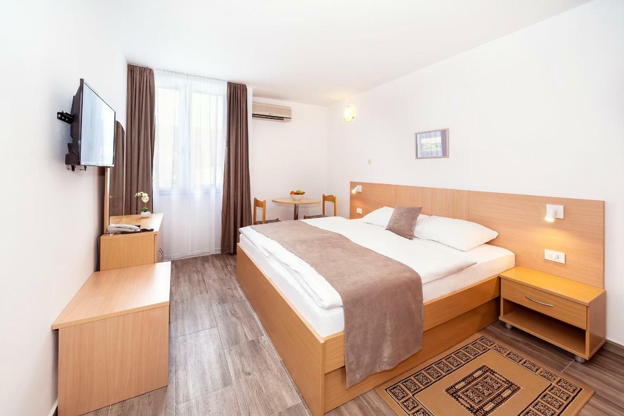 Hotel Omorika بونات المظهر الخارجي الصورة
