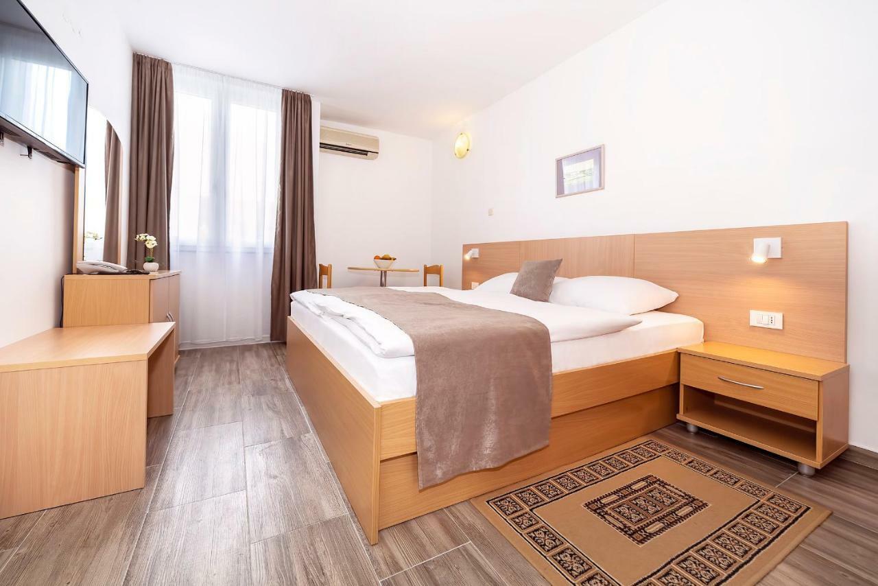 Hotel Omorika بونات المظهر الخارجي الصورة